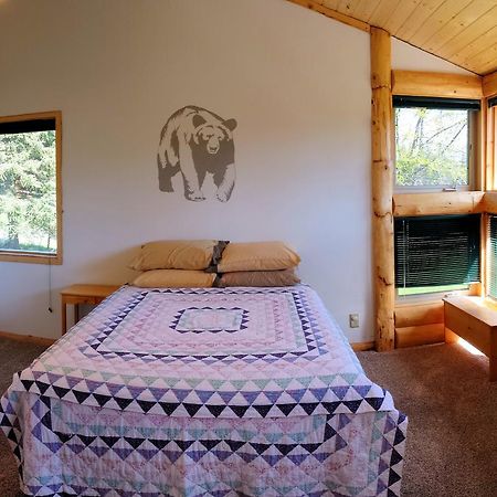 Bear Den Vacation Home Anchor Point Room photo