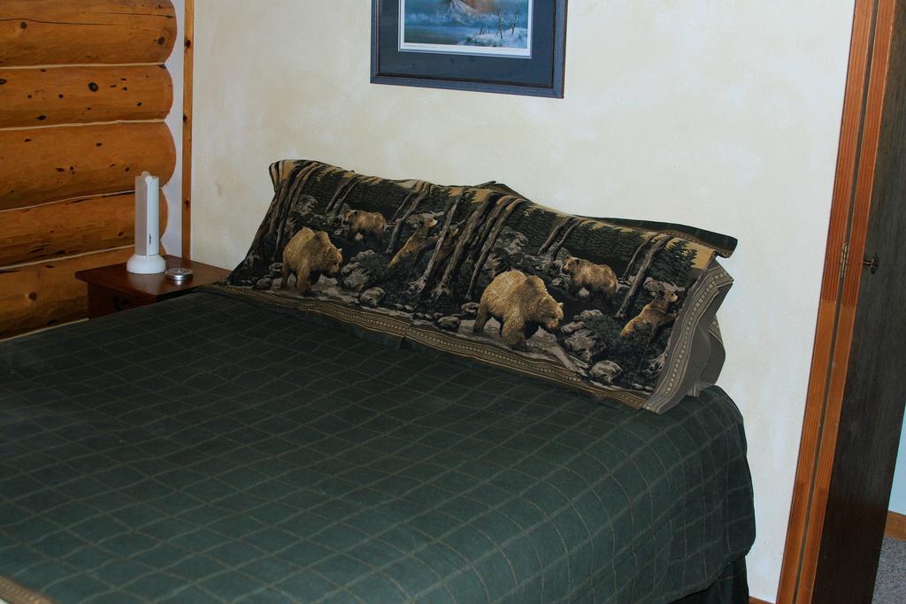 Bear Den Vacation Home Anchor Point Room photo