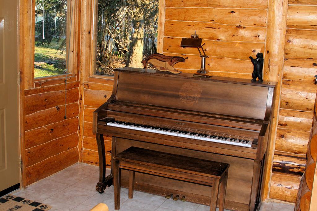 Bear Den Vacation Home Anchor Point Room photo