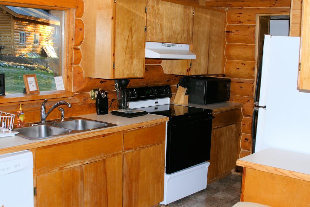 Bear Den Vacation Home Anchor Point Room photo