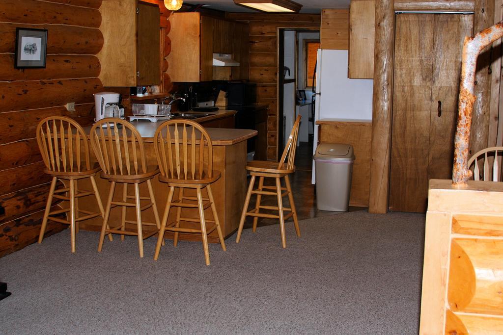Bear Den Vacation Home Anchor Point Room photo